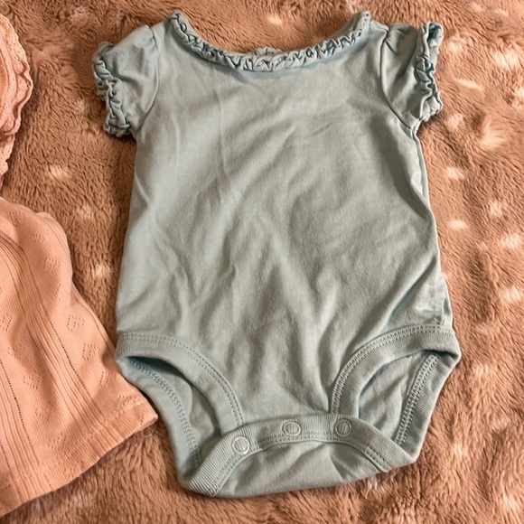 Carters 2 piece lot of newborn bodysuits. - Picture 3 of 5